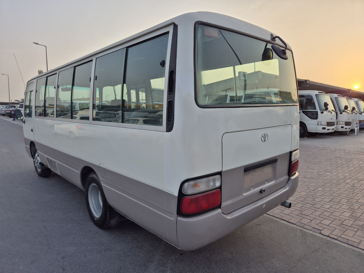 TOYOTA Coaster ... Nos bus -Originaires TOYOTA ...pas Chinois... T72 ... - Минибус, Патничко комбе: слика 3 TOYOTA Coaster ... Nos bus -Originaires TOYOTA ...pas Chinois... T72 ... - Минибус, Патничко комбе: слика 3
