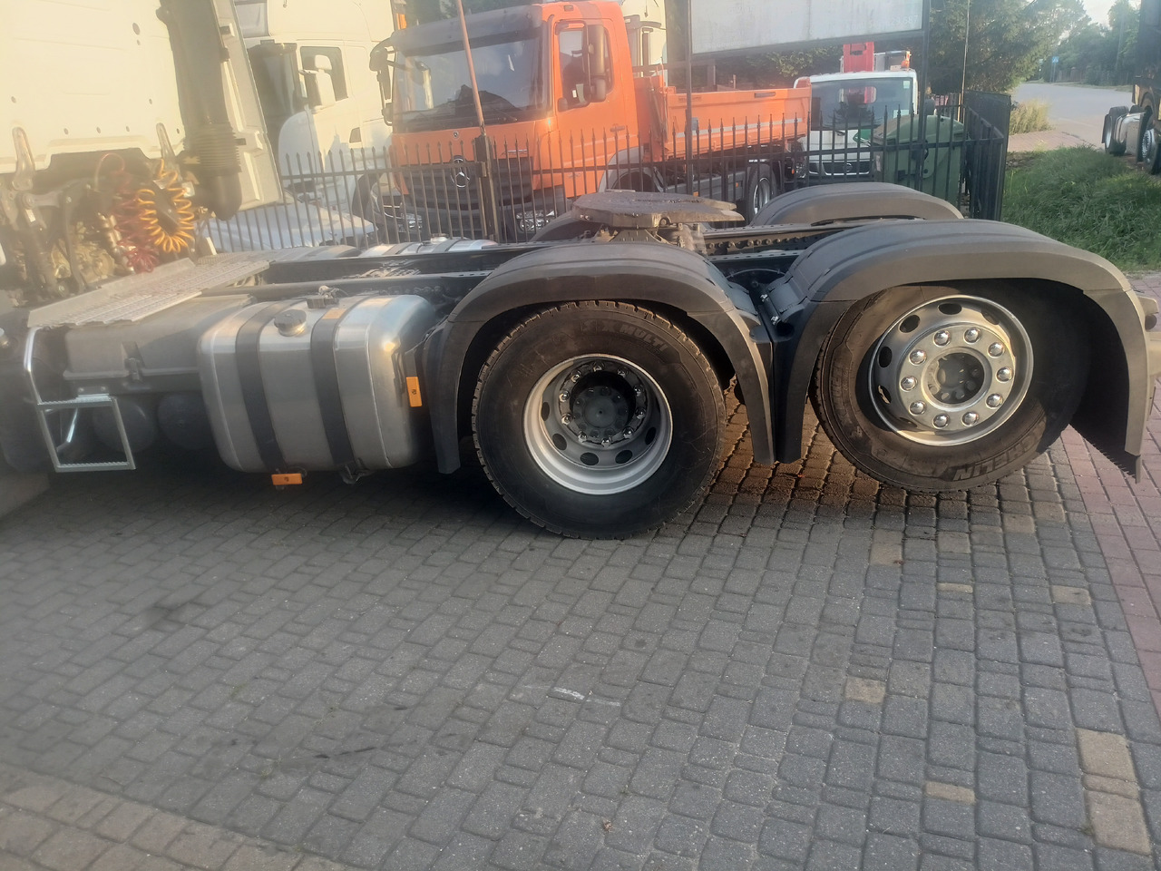 Mercedes-Benz Actros 2551 - Камион влекач: слика 2 Mercedes-Benz Actros 2551 - Камион влекач: слика 2