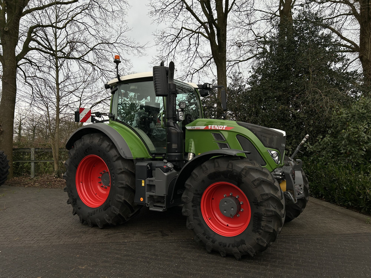 Fendt 724 Vario Gen6 ProfiPlus setting 2 - Трактор: слика 3 Fendt 724 Vario Gen6 ProfiPlus setting 2 - Трактор: слика 3