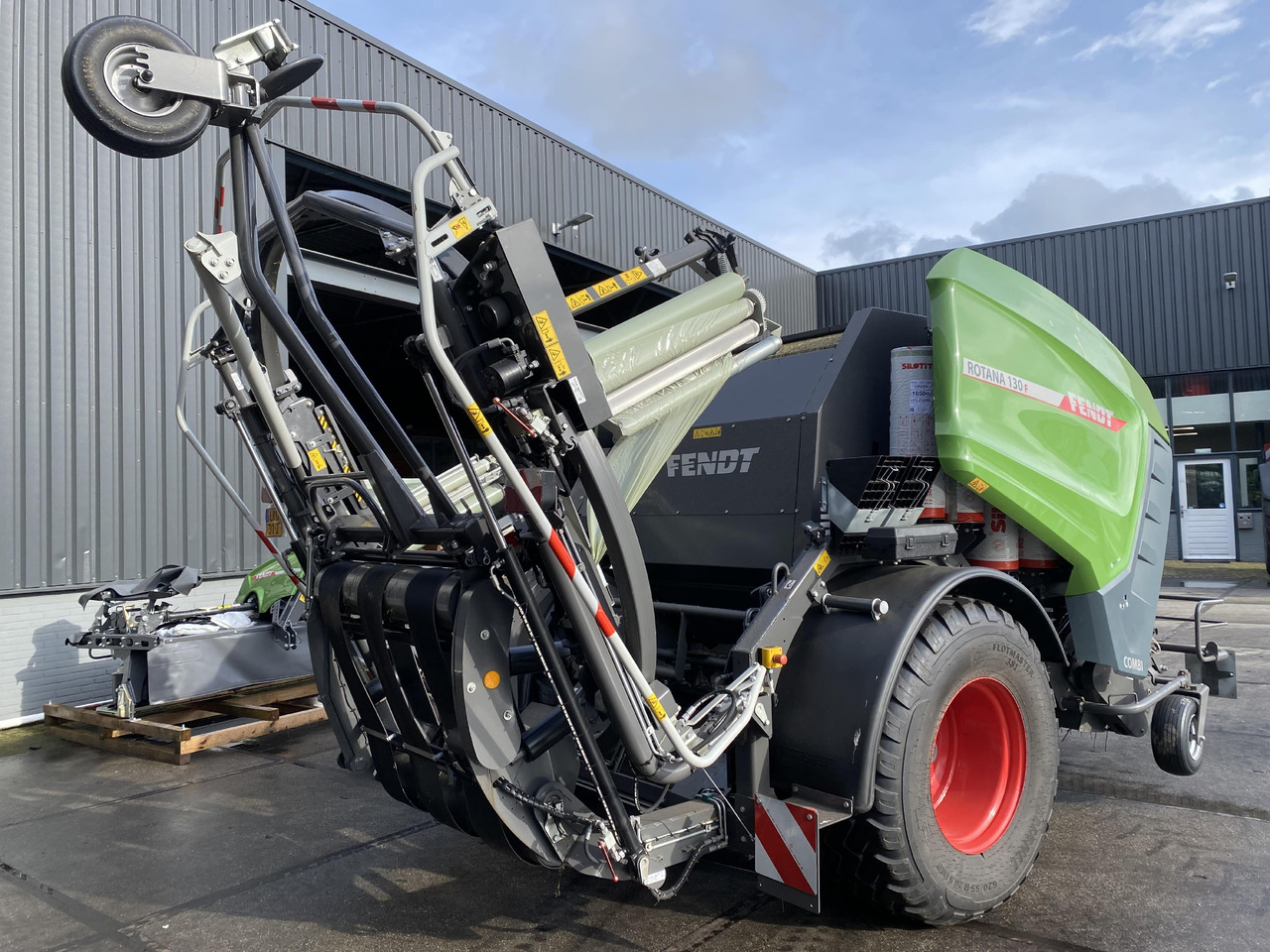 Fendt Rotana 130F Combi - Обмотувач на бали: слика 2 Fendt Rotana 130F Combi - Обмотувач на бали: слика 2