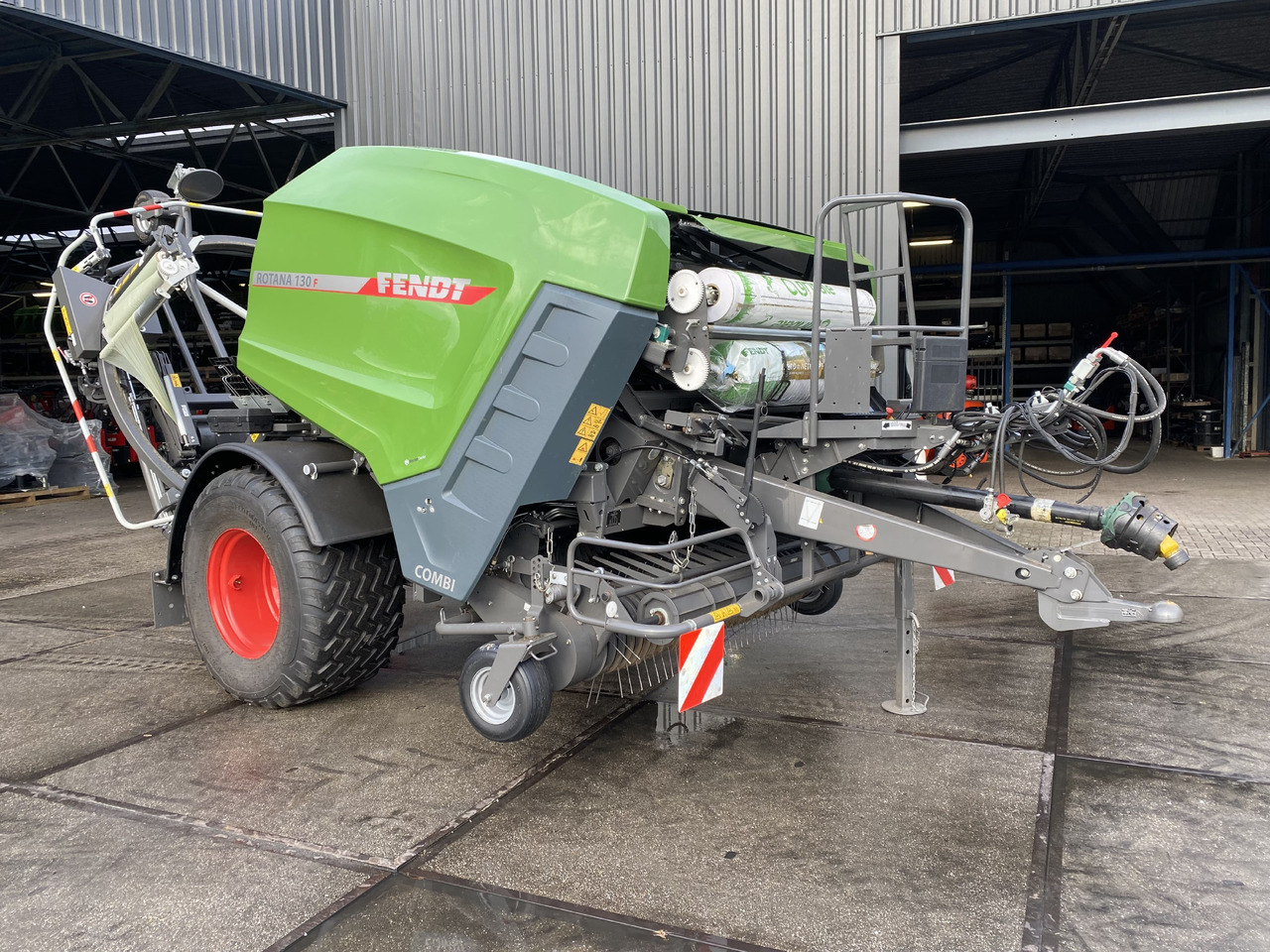 Fendt Rotana 130F Combi - Обмотувач на бали: слика 1 Fendt Rotana 130F Combi - Обмотувач на бали: слика 1