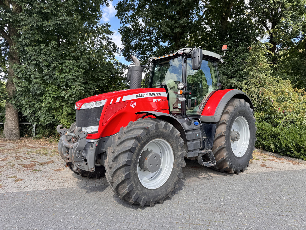 MASSEY FERGUSON 8670 Dyna-VT - Трактор: слика 1 MASSEY FERGUSON 8670 Dyna-VT - Трактор: слика 1