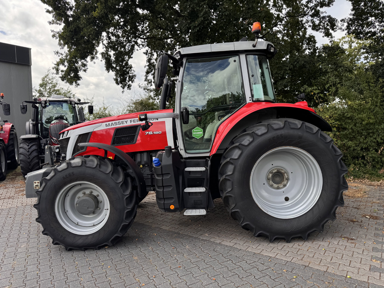 Massey Ferguson 7s.180 Dyna6 Efficient - Трактор: слика 2 Massey Ferguson 7s.180 Dyna6 Efficient - Трактор: слика 2