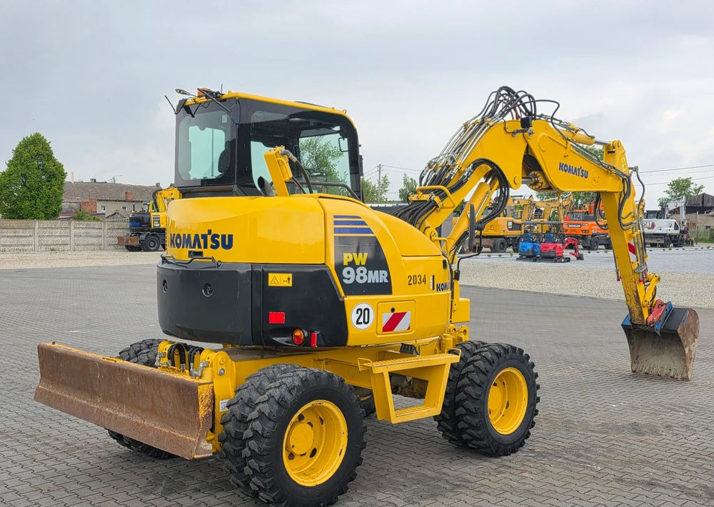 Komatsu PW 98MR-8, 2017 ROK, 5200 MTH, BEZ DPF i ADBLUE - Багер на тркала: слика 1 Komatsu PW 98MR-8, 2017 ROK, 5200 MTH, BEZ DPF i ADBLUE - Багер на тркала: слика 1