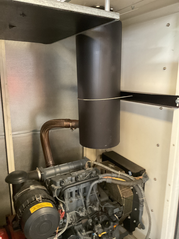 Deutz F3M1011F, 45KVA generatorset. Like brand new. Low standby hours - Генераторска поставка: слика 4 Deutz F3M1011F, 45KVA generatorset. Like brand new. Low standby hours - Генераторска поставка: слика 4