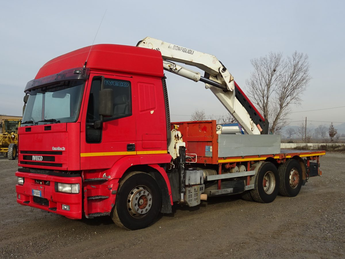 IVECO EUROSTAR 240E42 BONFIGLIOLI P30500XL - Камион со платформа, Камион со кран: слика 1 IVECO EUROSTAR 240E42 BONFIGLIOLI P30500XL - Камион со платформа, Камион со кран: слика 1