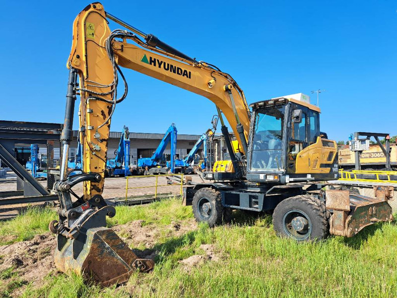 Hyundai HW140 - Багер на тркала: слика 1 Hyundai HW140 - Багер на тркала: слика 1