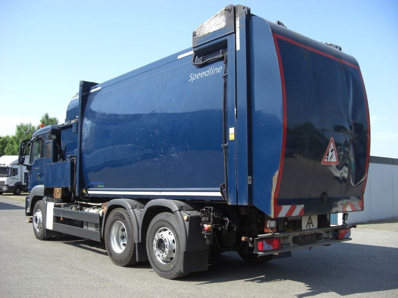 MAN 26360FNLL / SEITENLADER MAN 26360FNLL / SEITENLADER - Камион за ѓубре: слика 4 MAN 26360FNLL / SEITENLADER MAN 26360FNLL / SEITENLADER - Камион за ѓубре: слика 4