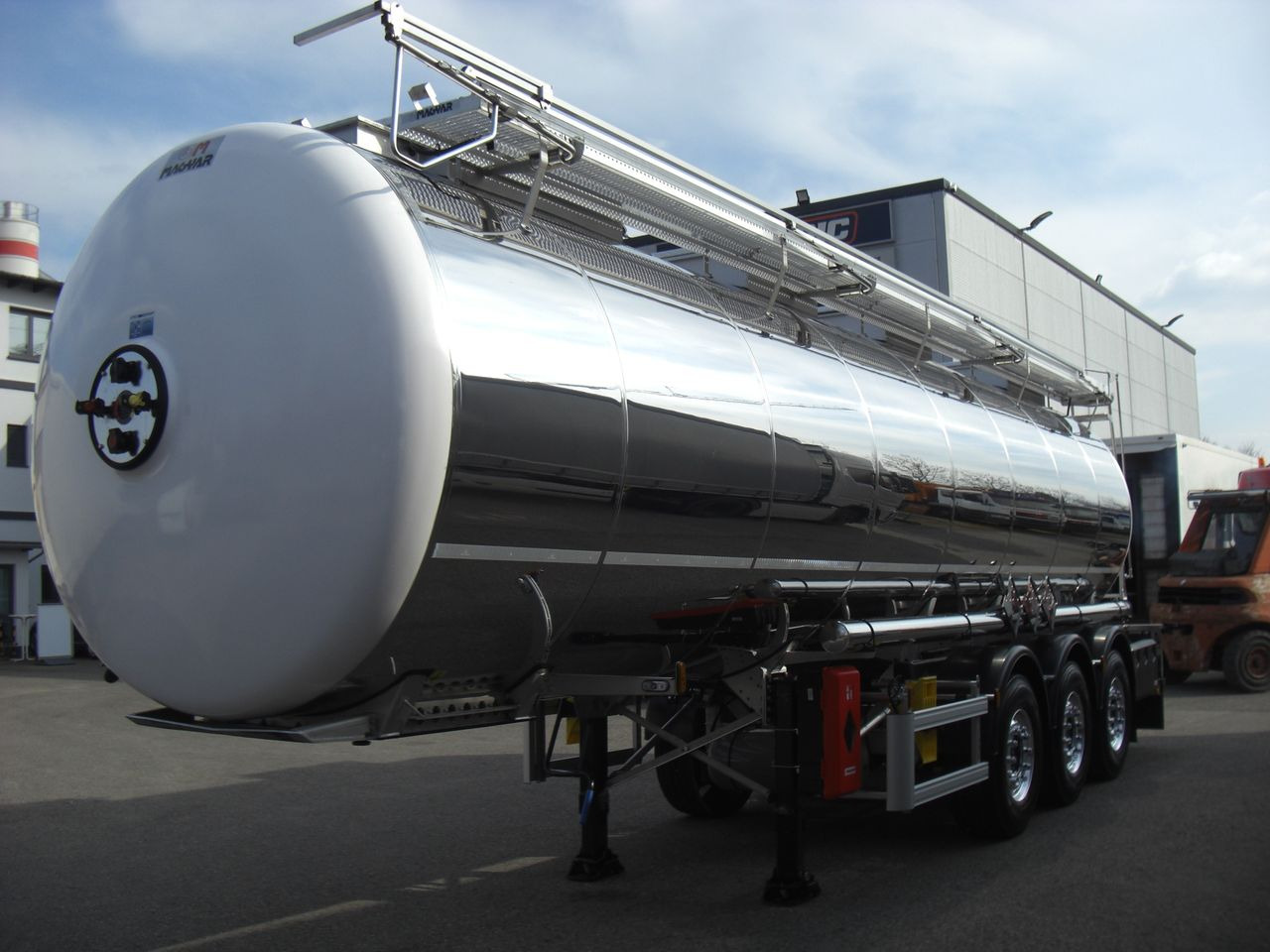 Magyar SRMAD/1KAMMER/CHEMIE - Полуприколка цистерна: слика 1 Magyar SRMAD/1KAMMER/CHEMIE - Полуприколка цистерна: слика 1