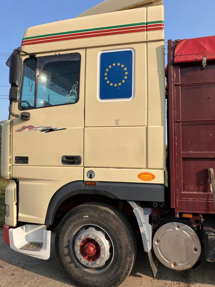 DAF XF 95 430 Platform - Камион со платформа: слика 2 DAF XF 95 430 Platform - Камион со платформа: слика 2