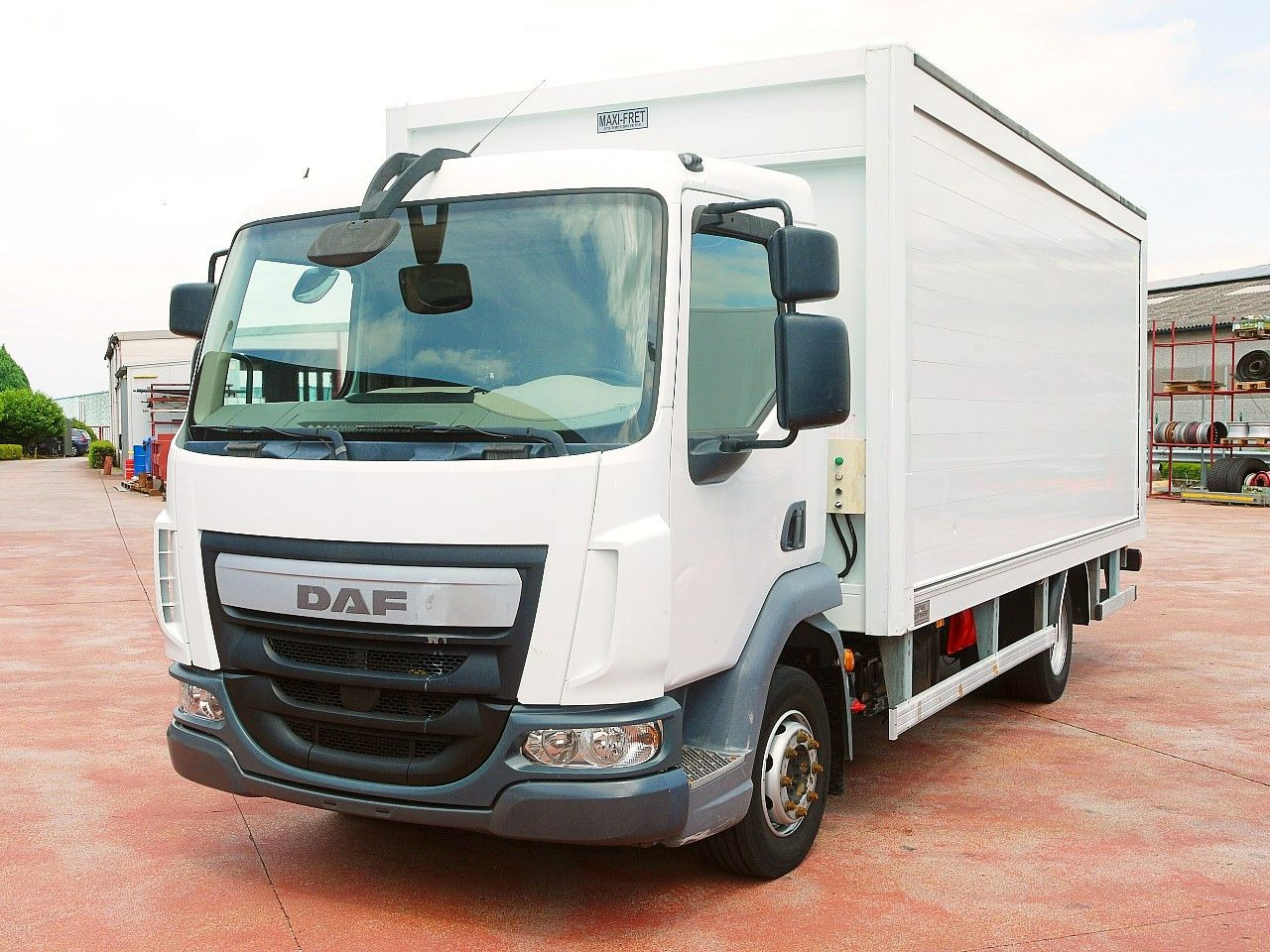 DAF LF 180 12 GETRANKENWAGEN LBW LUFT - Камион за пијалоци: слика 5 DAF LF 180 12 GETRANKENWAGEN LBW LUFT - Камион за пијалоци: слика 5