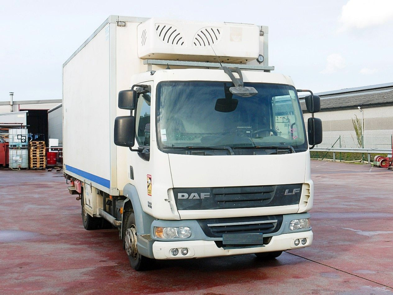 DAF LF 45.160 ISOTHERM KOFFER LADEBORDWAND - Камион ладилник: слика 1 DAF LF 45.160 ISOTHERM KOFFER LADEBORDWAND - Камион ладилник: слика 1