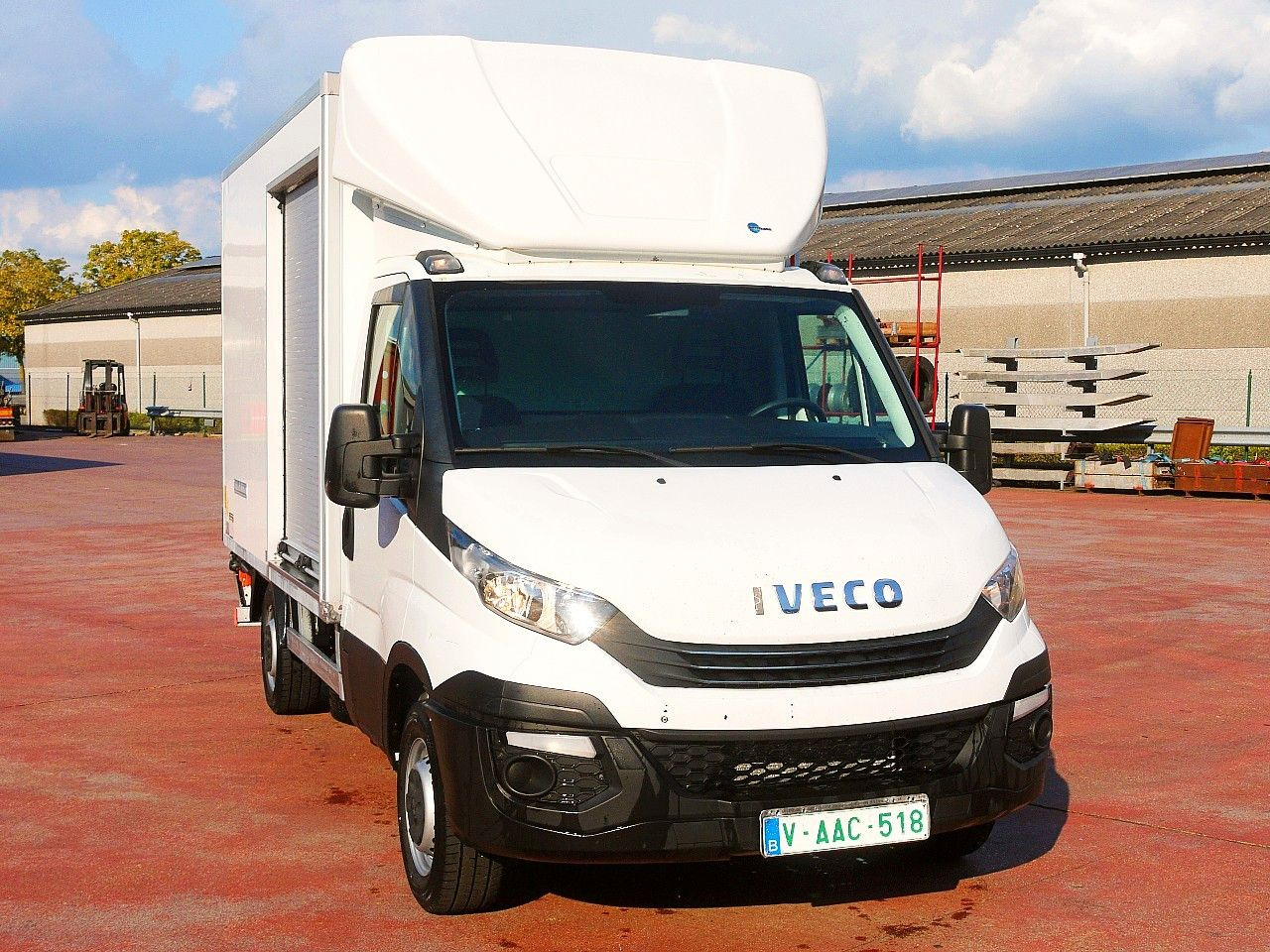 Iveco 35S14 DAILY ISOTHERMKOFFER LADEBORDWAND luft fed - Комбе ладилник: слика 1 Iveco 35S14 DAILY ISOTHERMKOFFER LADEBORDWAND luft fed - Комбе ладилник: слика 1
