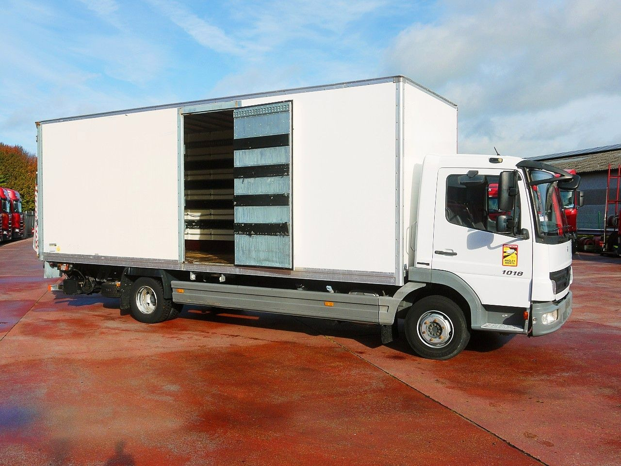 Mercedes-Benz 1018 ATEGO MEUBEL KOFFER A/C LBW LUFT 112tkm - Камион сандучар: слика 3 Mercedes-Benz 1018 ATEGO MEUBEL KOFFER A/C LBW LUFT 112tkm - Камион сандучар: слика 3