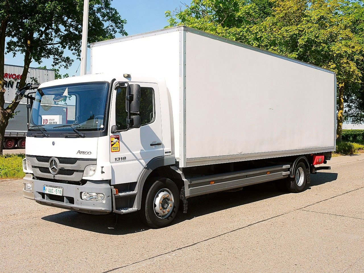 Mercedes-Benz 1318 ATEGO MEUBEL KOFFER LBW MANUAL LUFTFEDERNG - Камион сандучар: слика 2 Mercedes-Benz 1318 ATEGO MEUBEL KOFFER LBW MANUAL LUFTFEDERNG - Камион сандучар: слика 2