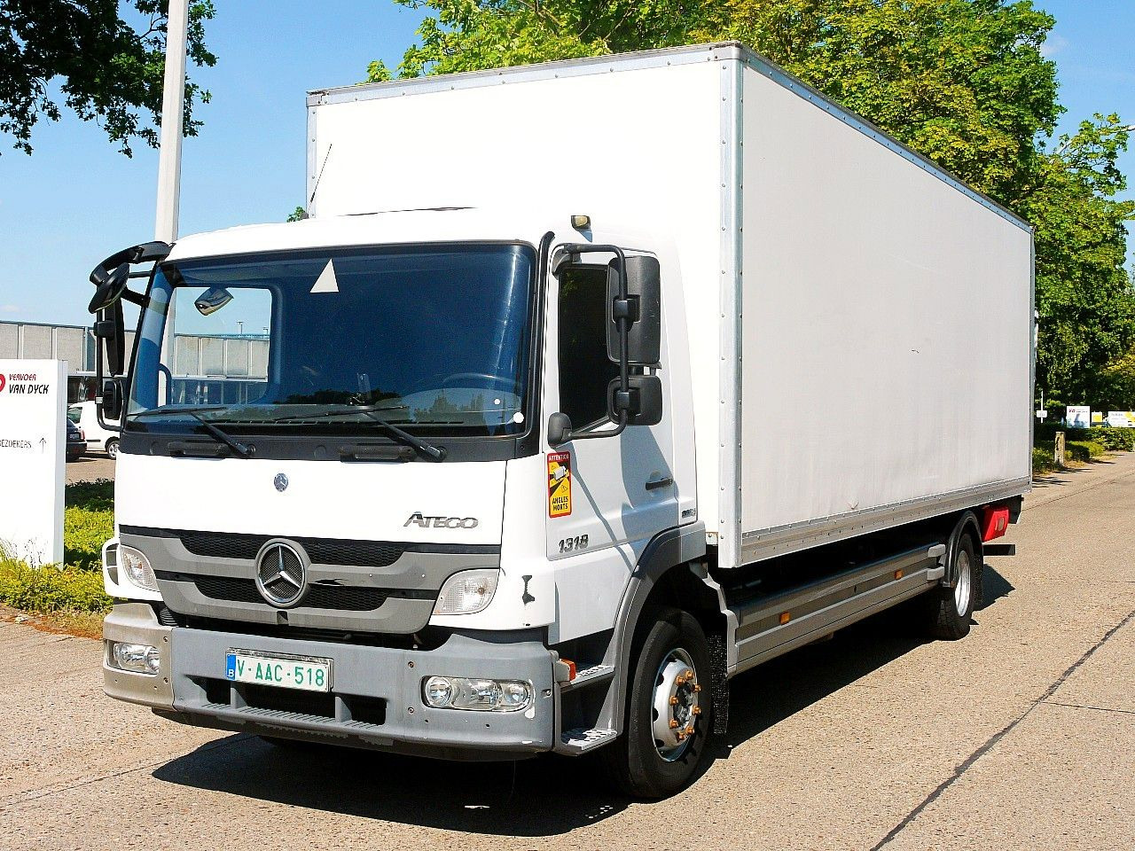 Mercedes-Benz 1318 ATEGO MEUBEL KOFFER LBW MANUAL LUFTFEDERNG - Камион сандучар: слика 1 Mercedes-Benz 1318 ATEGO MEUBEL KOFFER LBW MANUAL LUFTFEDERNG - Камион сандучар: слика 1