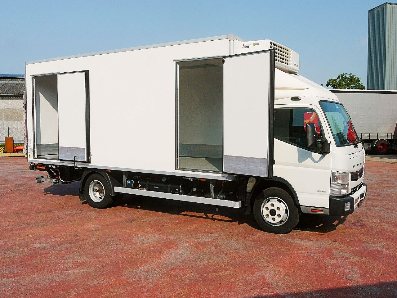Mitsubishi FUSO CANTER 3.0 KUHLKOFFER THERMOKING V800 MT AC - Комбе ладилник: слика 3 Mitsubishi FUSO CANTER 3.0 KUHLKOFFER THERMOKING V800 MT AC - Комбе ладилник: слика 3