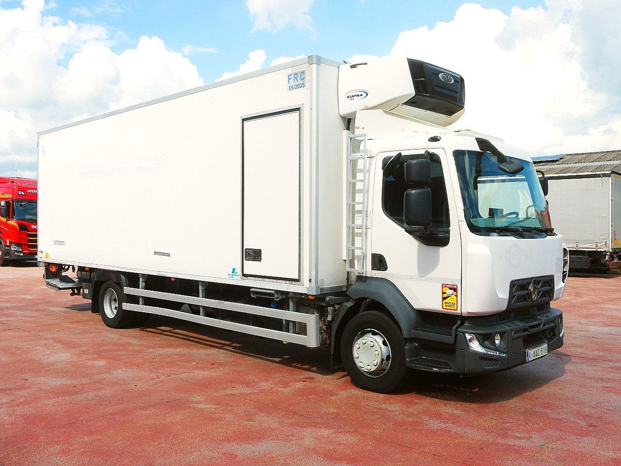 Renault D 16 250 KUHLKOFER CARRIER SUPRA 850 / KLIMA A/C - Камион ладилник: слика 2 Renault D 16 250 KUHLKOFER CARRIER SUPRA 850 / KLIMA A/C - Камион ладилник: слика 2