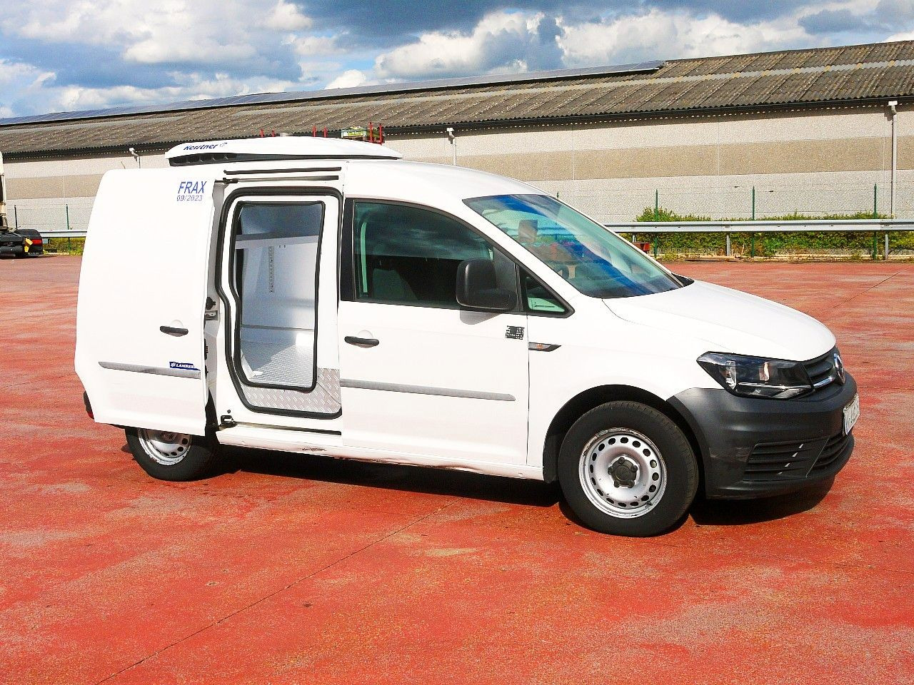 Volkswagen CADDY 2.0 KONVEKTA -2c A/C €6 - Комбе ладилник: слика 3 Volkswagen CADDY 2.0 KONVEKTA -2c A/C €6 - Комбе ладилник: слика 3