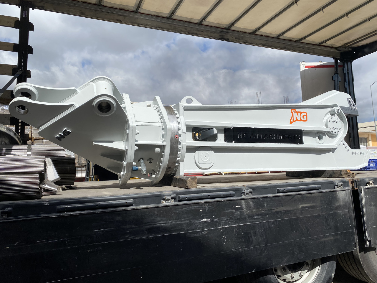 HYDRAULIC SCRAP METAL SHEARS - NG ATTACHMENTS - Хидрауличен чекан за Багер: слика 4 HYDRAULIC SCRAP METAL SHEARS - NG ATTACHMENTS - Хидрауличен чекан за Багер: слика 4