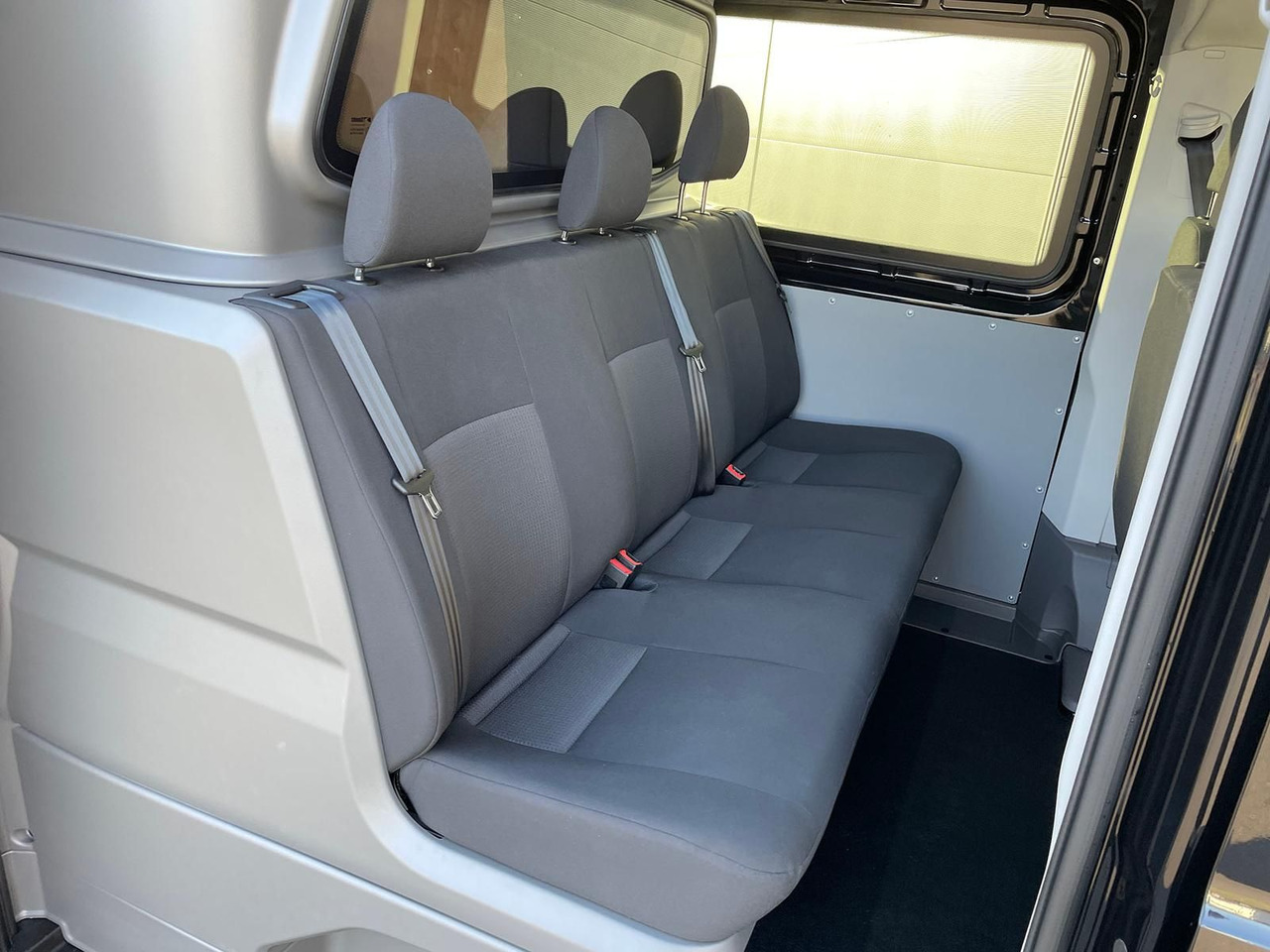 Комбе MAN TGE 3.180 L3H3 MIXTO 4x4 AUTOM DIFF AHK ACC NAV: слика 10 Комбе MAN TGE 3.180 L3H3 MIXTO 4x4 AUTOM DIFF AHK ACC NAV: слика 10