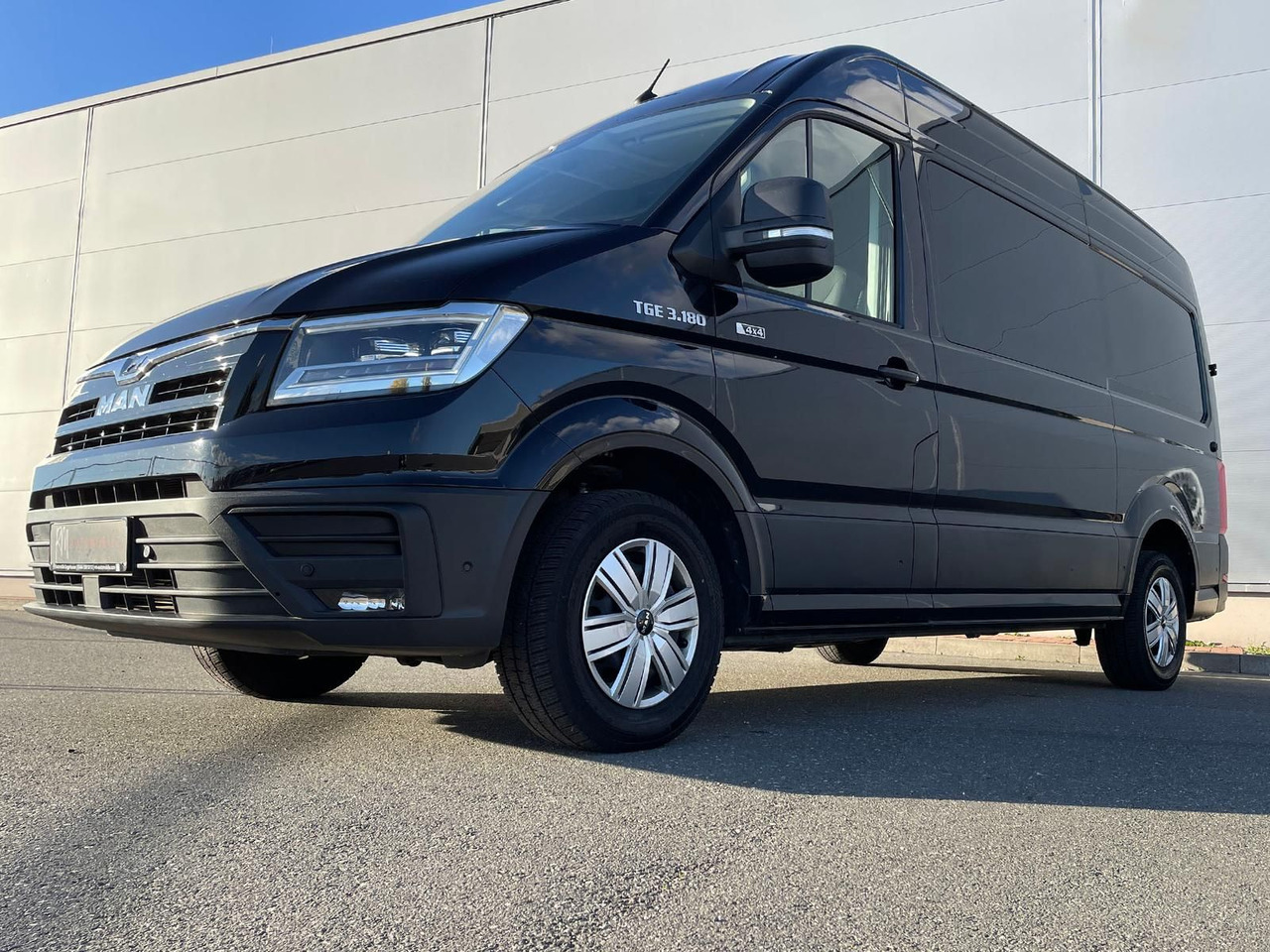 Комбе MAN TGE 3.180 L3H3 MIXTO 4x4 AUTOM DIFF AHK ACC NAV: слика 32 Комбе MAN TGE 3.180 L3H3 MIXTO 4x4 AUTOM DIFF AHK ACC NAV: слика 32