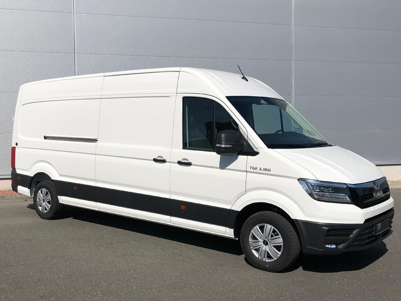 MAN TGE 3.160 Kasten L4H3 LED HECK AUTOM AHK TEMP - Товарно комбе: слика 2 MAN TGE 3.160 Kasten L4H3 LED HECK AUTOM AHK TEMP - Товарно комбе: слика 2