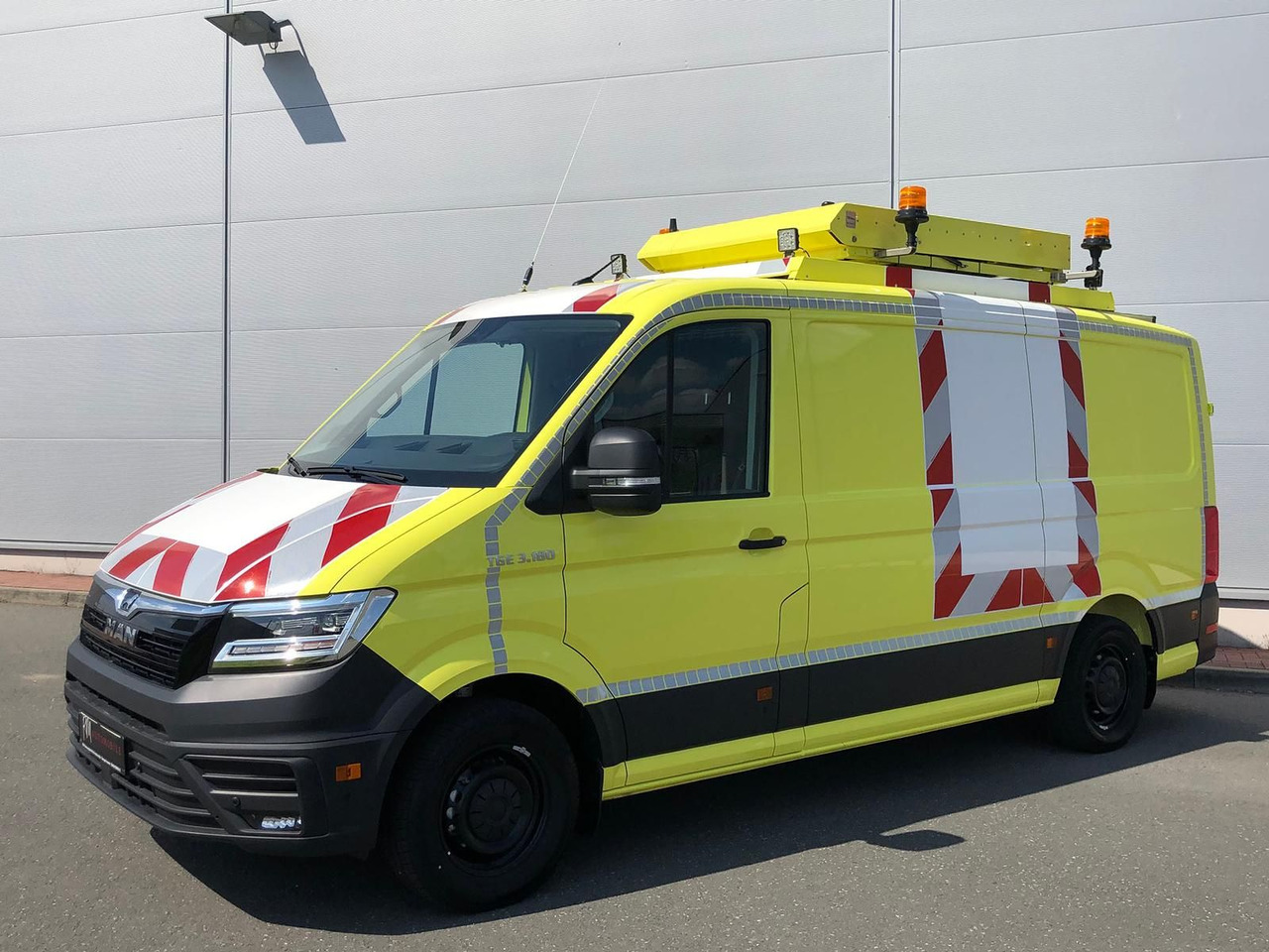 MAN TGE 3.180 L3H2 BF 4 BEGLEITFAHRZEUG ACC LED NAVI - Товарно комбе: слика 1 MAN TGE 3.180 L3H2 BF 4 BEGLEITFAHRZEUG ACC LED NAVI - Товарно комбе: слика 1