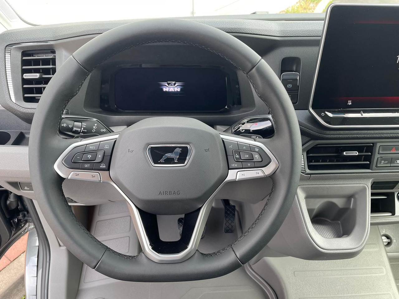 Автомобил MAN TGE 3.180 L4H3 MIXTO STANDHZ ACC LED SITZHZ: слика 11