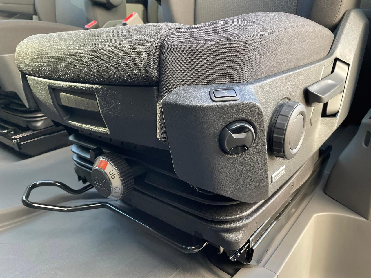 Комби кипер, Комби со двојна кабина MAN TGE 3.180 Pritsche KIPPER DOKA LR 4x4 ACC LED: слика 29