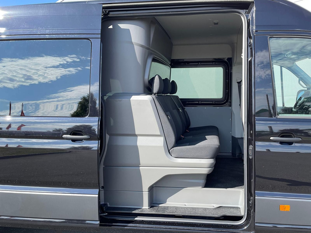 Volkswagen Crafter 35 Kasten PLUS L4H3 6SITZE MIXTO NAV AHK - Товарно комбе, Комби со двојна кабина: слика 1 Volkswagen Crafter 35 Kasten PLUS L4H3 6SITZE MIXTO NAV AHK - Товарно комбе, Комби со двојна кабина: слика 1