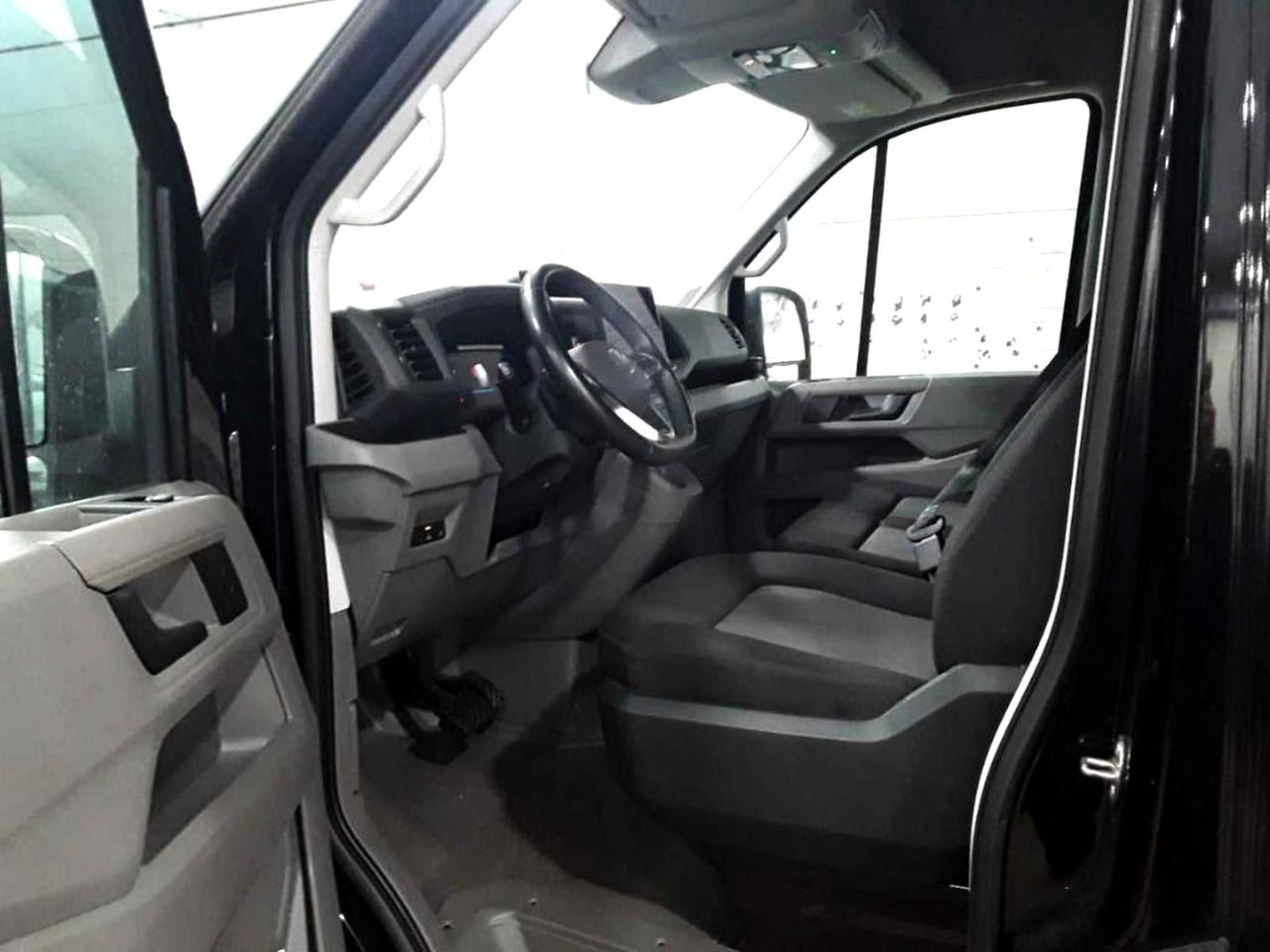 Volkswagen Crafter Kasten 35 L3H3 NAVI KLIMA DAB PDC - Патничко комбе: слика 3 Volkswagen Crafter Kasten 35 L3H3 NAVI KLIMA DAB PDC - Патничко комбе: слика 3