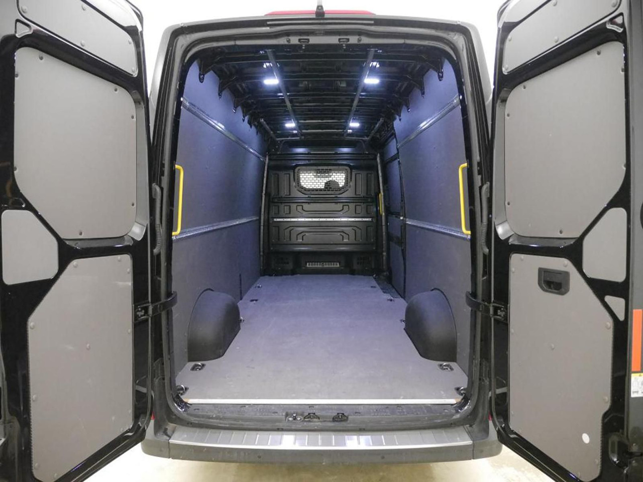 Volkswagen Crafter Kasten 35 L4H3 NAVI DAB PDC KAMERA - Товарно комбе: слика 4 Volkswagen Crafter Kasten 35 L4H3 NAVI DAB PDC KAMERA - Товарно комбе: слика 4