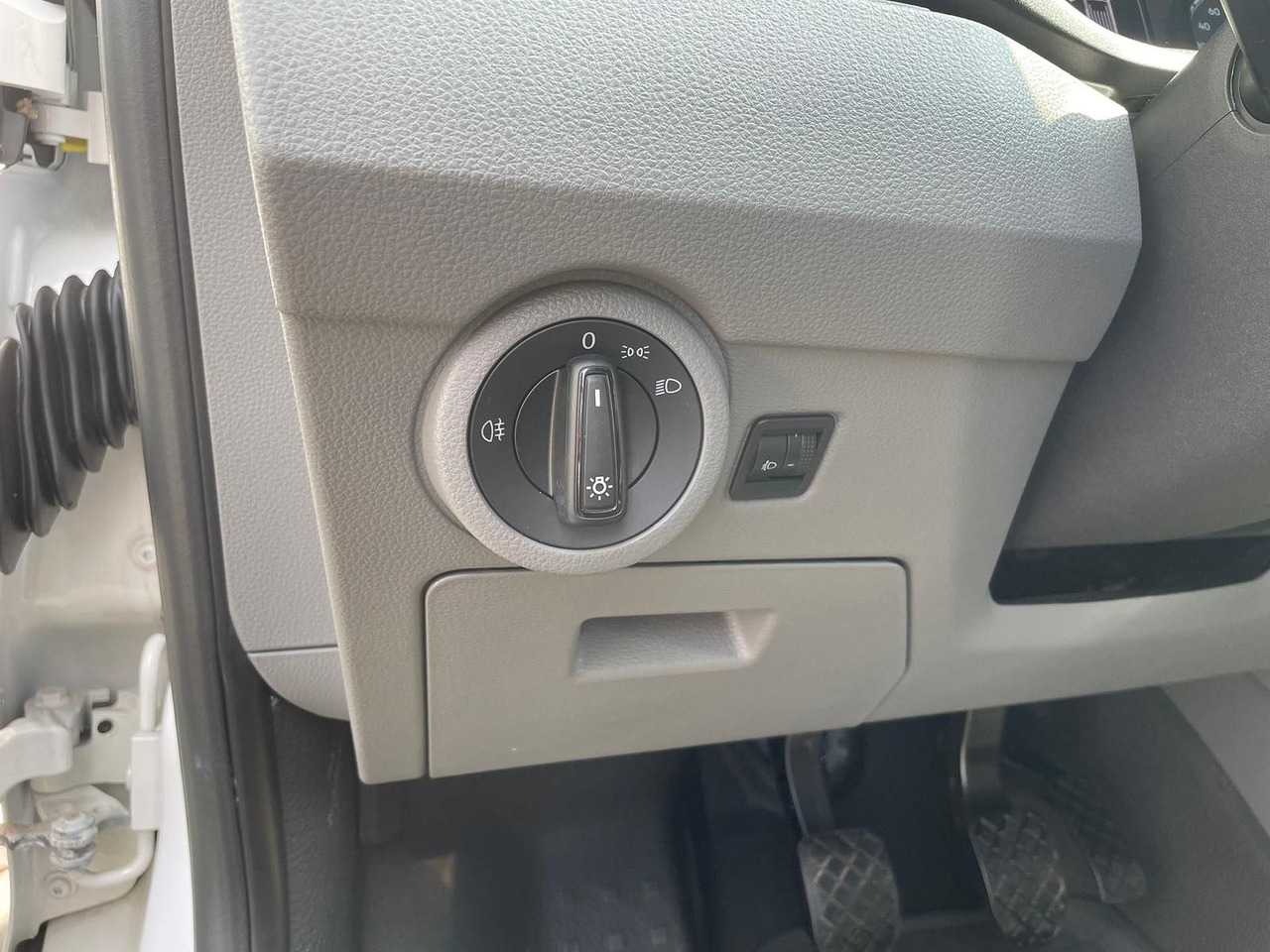 Патничко комбе Volkswagen T6.1 Transporter MIXTO LR 2.0 TDI KLIMA PDC: слика 34