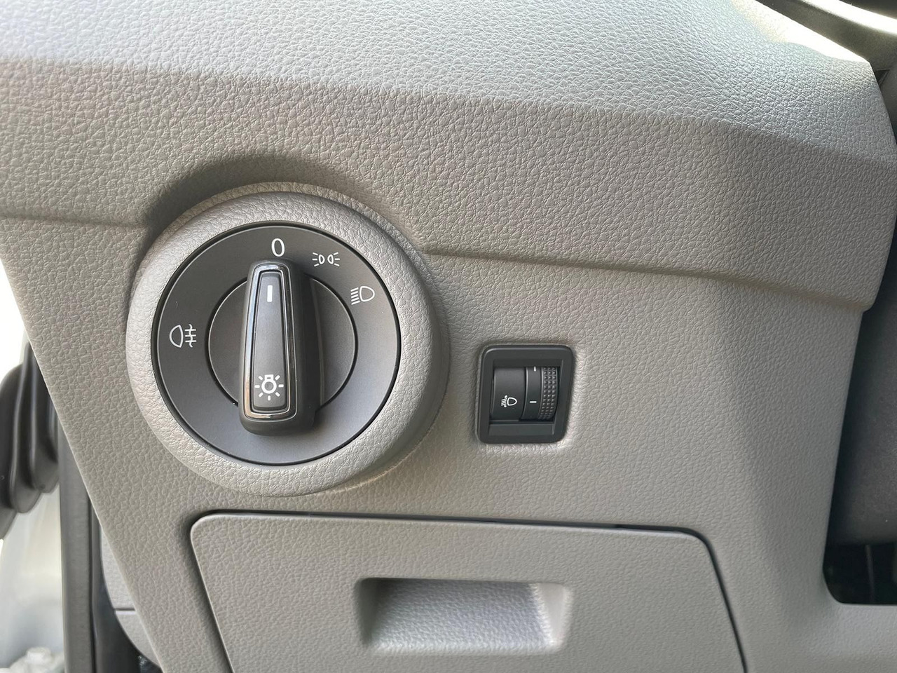 Патничко комбе Volkswagen T6.1 Transporter MIXTO LR 2.0 TDI KLIMA PDC: слика 26