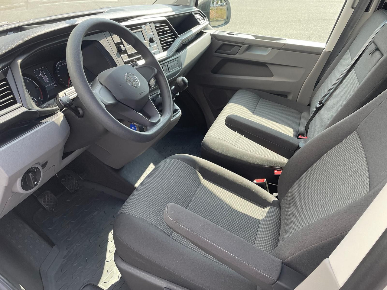 Патничко комбе Volkswagen T6.1 Transporter MIXTO LR 2.0 TDI KLIMA PDC: слика 14