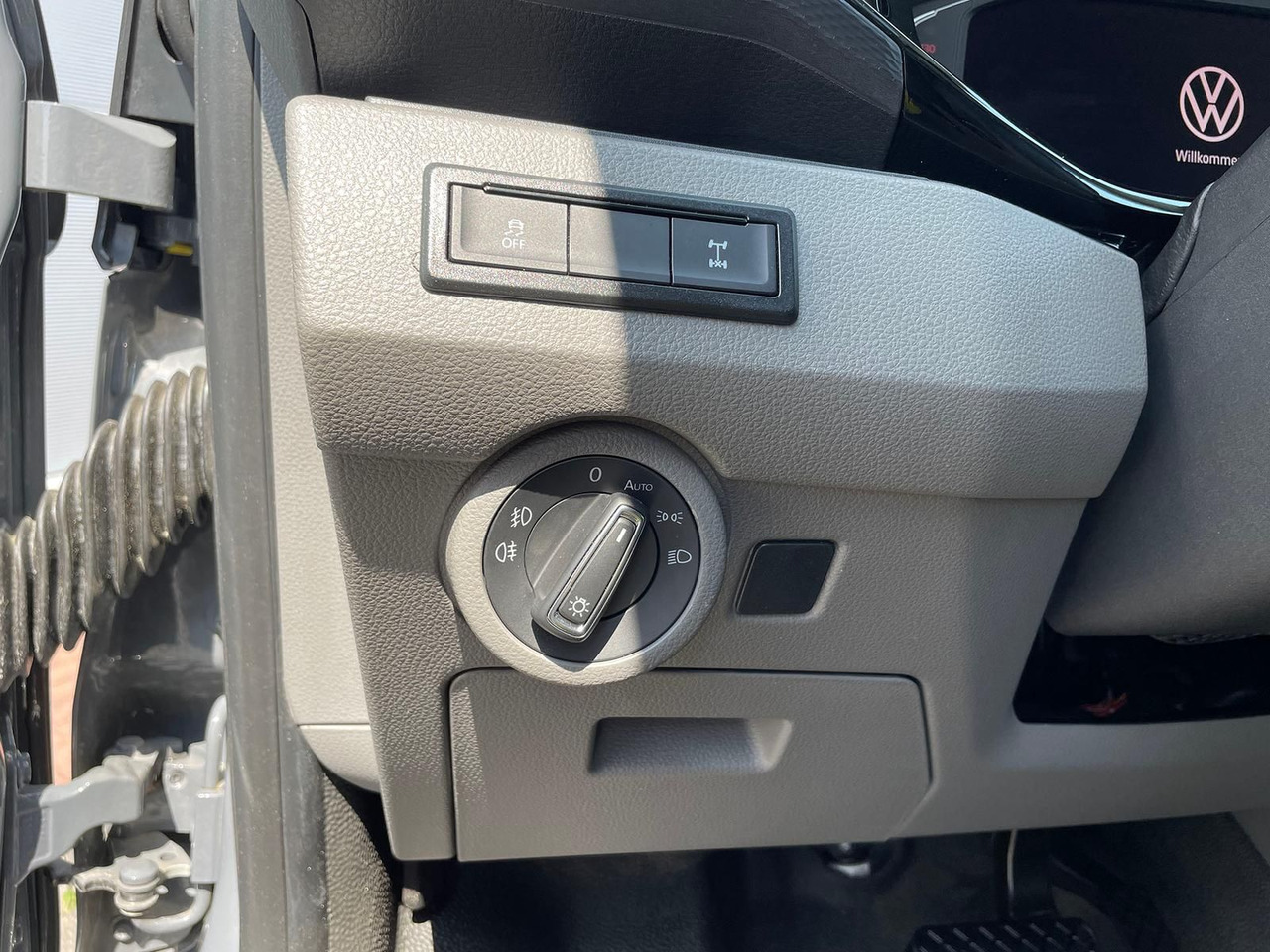 Товарно комбе Volkswagen T6.1 Transporter lang 4M LED BEAR LOCK KAM DAB: слика 31