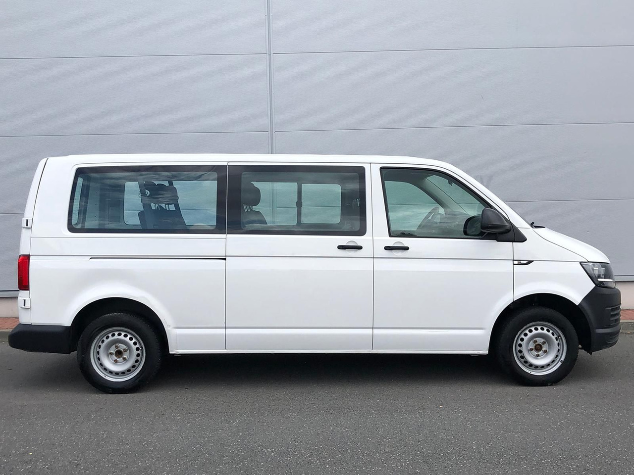 Volkswagen T6 Transporter 2.0 TDI Kombi lang 9-SITZE TEMP - Автомобил: слика 5 Volkswagen T6 Transporter 2.0 TDI Kombi lang 9-SITZE TEMP - Автомобил: слика 5