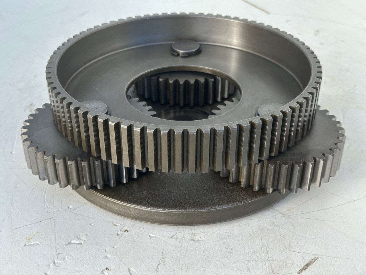 LIEBHERR Original Planetenträger ID-Nr.944171103 mit Planetenräder ID-Nr.944110603-ID-Nr.90201469 mit Lamellenträger ID-Nr.944112103. A900C,A944B,E942,LOS942,LOS944,P942,P944,R942,R944,R944B. #HRV# - Ротационен редуктор за Багер: слика 2 LIEBHERR Original Planetenträger ID-Nr.944171103 mit Planetenräder ID-Nr.944110603-ID-Nr.90201469 mit Lamellenträger ID-Nr.944112103. A900C,A944B,E942,LOS942,LOS944,P942,P944,R942,R944,R944B. #HRV# - Ротационен редуктор за Багер: слика 2