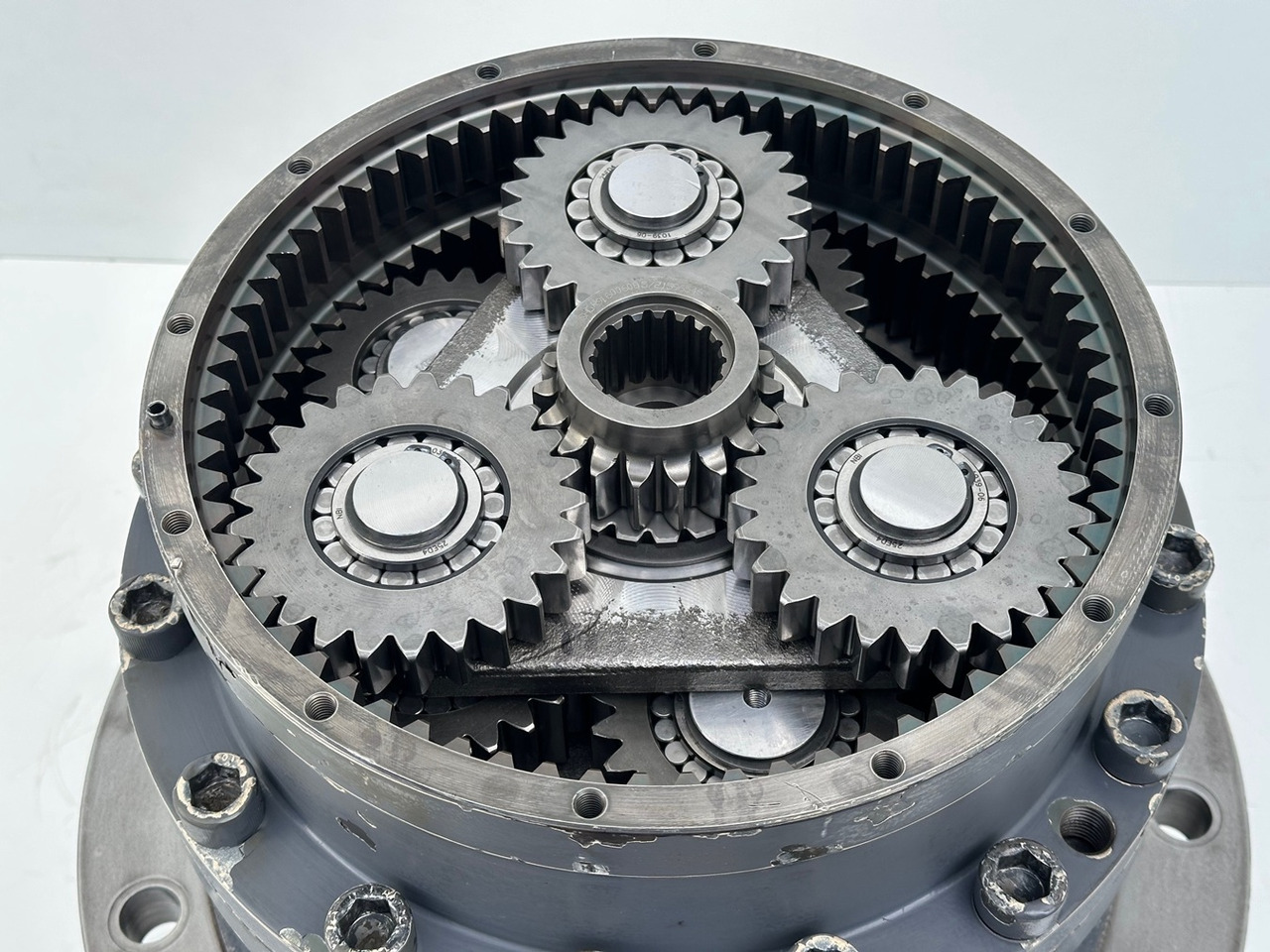 LIEBHERR Original Schwenkantrieb Typ:GFB2160 mit ID-Nr.11657357 – ID-Nr.12204229 – ID-Nr.12947309. R920 S-1545, R920-1545, R922LC-1442, R922 LC-1443, R924 LC-1444, R924 LC-1445. #11657357.04.10# - Ротационен редуктор за Багер гасеничар: слика 4 LIEBHERR Original Schwenkantrieb Typ:GFB2160 mit ID-Nr.11657357 – ID-Nr.12204229 – ID-Nr.12947309. R920 S-1545, R920-1545, R922LC-1442, R922 LC-1443, R924 LC-1444, R924 LC-1445. #11657357.04.10# - Ротационен редуктор за Багер гасеничар: слика 4