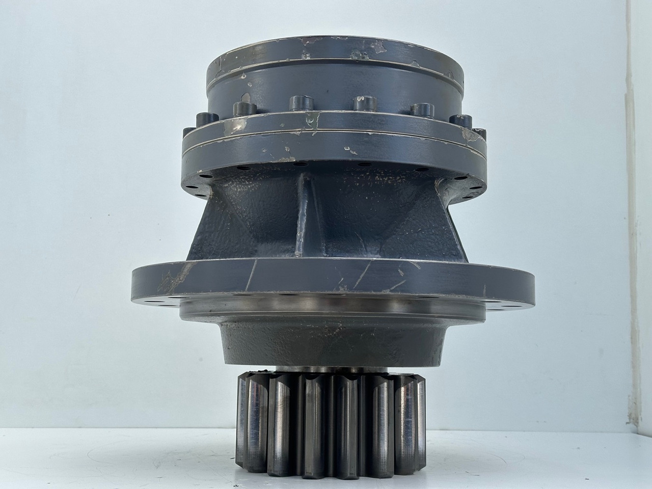 LIEBHERR Original Schwenkantrieb Typ:GFB2160 mit ID-Nr.11657357 – ID-Nr.12204229 – ID-Nr.12947309. R920 S-1545, R920-1545, R922LC-1442, R922 LC-1443, R924 LC-1444, R924 LC-1445. #11657357.04.10# - Ротационен редуктор за Багер гасеничар: слика 2 LIEBHERR Original Schwenkantrieb Typ:GFB2160 mit ID-Nr.11657357 – ID-Nr.12204229 – ID-Nr.12947309. R920 S-1545, R920-1545, R922LC-1442, R922 LC-1443, R924 LC-1444, R924 LC-1445. #11657357.04.10# - Ротационен редуктор за Багер гасеничар: слика 2