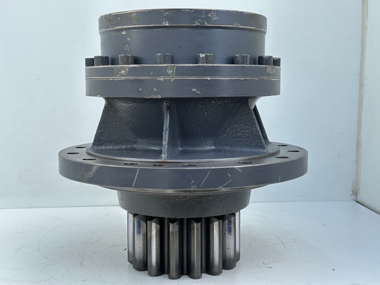 LIEBHERR Original Schwenkantrieb Typ:GFB2160 mit ID-Nr.11657357 – ID-Nr.12204229 – ID-Nr.12947309. R920 S-1545, R920-1545, R922LC-1442, R922 LC-1443, R924 LC-1444, R924 LC-1445. #11657357.04.10# - Ротационен редуктор за Багер гасеничар: слика 1 LIEBHERR Original Schwenkantrieb Typ:GFB2160 mit ID-Nr.11657357 – ID-Nr.12204229 – ID-Nr.12947309. R920 S-1545, R920-1545, R922LC-1442, R922 LC-1443, R924 LC-1444, R924 LC-1445. #11657357.04.10# - Ротационен редуктор за Багер гасеничар: слика 1