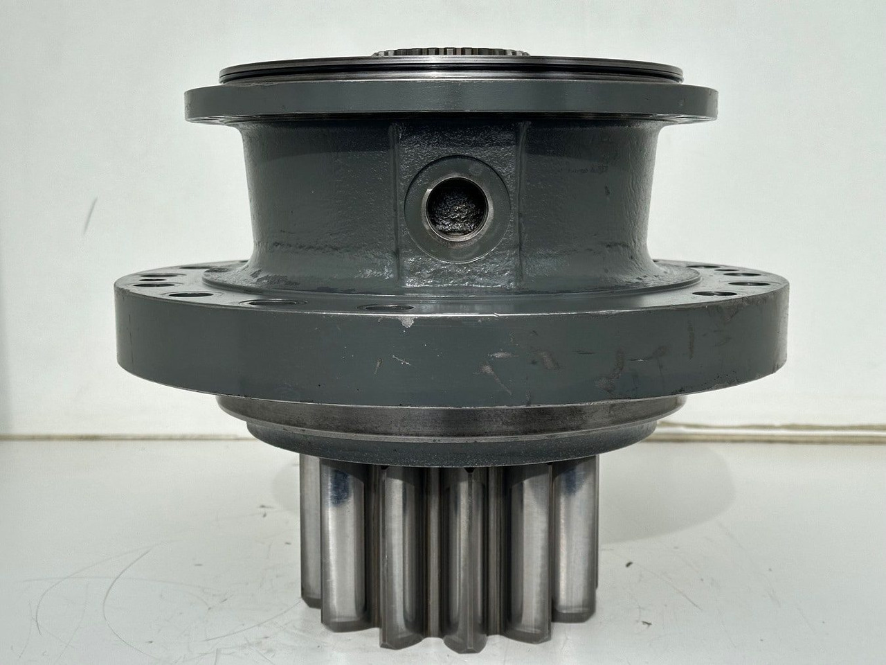 Liebherr Abtriebswellengehäuse ID-Nr.90013701 mit Abtriebswelle ID-Nr.90214087. SAT275A290. R922 LC-1486. R924 LC-1487. #0871#0876# - Трансмисија за Градежна машина: слика 1 Liebherr Abtriebswellengehäuse ID-Nr.90013701 mit Abtriebswelle ID-Nr.90214087. SAT275A290. R922 LC-1486. R924 LC-1487. #0871#0876# - Трансмисија за Градежна машина: слика 1