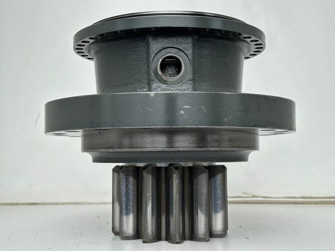 Liebherr Abtriebswellengehäuse ID-Nr.90013701 mit Abtriebswelle ID-Nr.90214087. SAT275A290. R922 LC-1486. R924 LC-1487. #0871#0876# - Трансмисија за Градежна машина: слика 2 Liebherr Abtriebswellengehäuse ID-Nr.90013701 mit Abtriebswelle ID-Nr.90214087. SAT275A290. R922 LC-1486. R924 LC-1487. #0871#0876# - Трансмисија за Градежна машина: слика 2