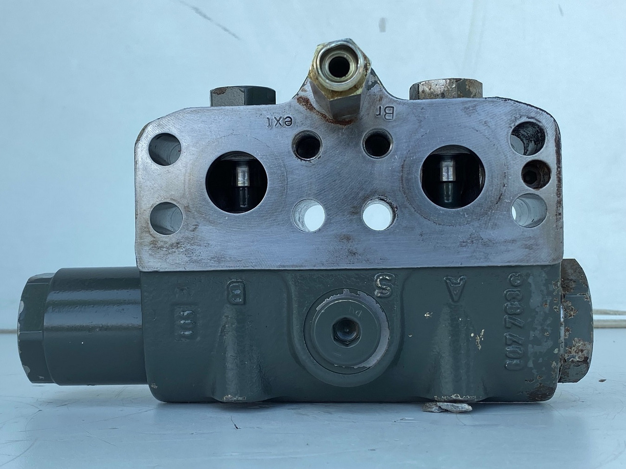 Liebherr Bremsventil ID-Nr.10471957.  LOS914, LOS924, R902, R904, R912, R914, R922, R924, R924 COMP, R924 COMPA.  #STM20.05## - Конечен редуктор за Багер гасеничар: слика 4 Liebherr Bremsventil ID-Nr.10471957.  LOS914, LOS924, R902, R904, R912, R914, R922, R924, R924 COMP, R924 COMPA.  #STM20.05## - Конечен редуктор за Багер гасеничар: слика 4