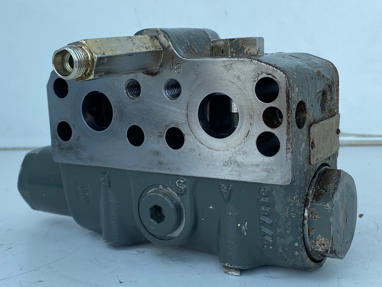 Liebherr Bremsventil ID-Nr.10471957.  LOS914, LOS924, R902, R904, R912, R914, R922, R924, R924 COMP, R924 COMPA.  #STM20.05## - Конечен редуктор за Багер гасеничар: слика 5 Liebherr Bremsventil ID-Nr.10471957.  LOS914, LOS924, R902, R904, R912, R914, R922, R924, R924 COMP, R924 COMPA.  #STM20.05## - Конечен редуктор за Багер гасеничар: слика 5