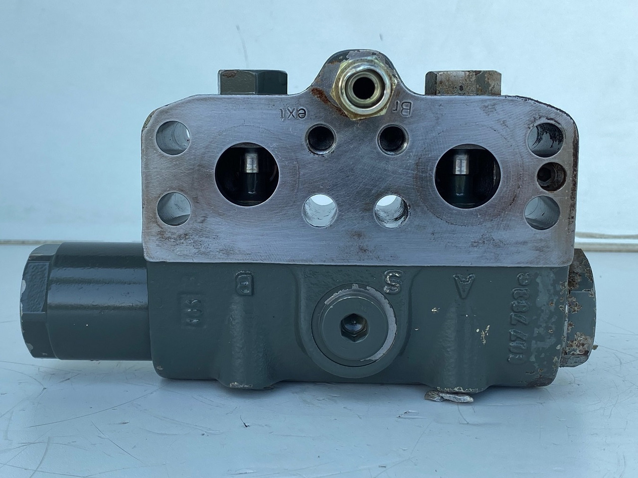 Liebherr Bremsventil ID-Nr.10471957.  LOS914, LOS924, R902, R904, R912, R914, R922, R924, R924 COMP, R924 COMPA.  #STM20.05## - Конечен редуктор за Багер гасеничар: слика 3 Liebherr Bremsventil ID-Nr.10471957.  LOS914, LOS924, R902, R904, R912, R914, R922, R924, R924 COMP, R924 COMPA.  #STM20.05## - Конечен редуктор за Багер гасеничар: слика 3