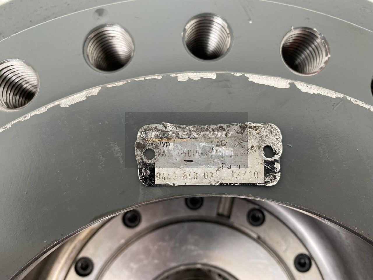 Конечен редуктор за Багер гасеничар Liebherr Fahrantrieb Typ:FAT450P004, ID-Nr.9443840 - ID-Nr.944384003. LH60C, LH60CP, LH60EC, LH80C, LH80EC, ER944C, LOS944, LOS954, R944B, R944C, R954B, R954C. #794#: слика 19 Конечен редуктор за Багер гасеничар Liebherr Fahrantrieb Typ:FAT450P004, ID-Nr.9443840 - ID-Nr.944384003. LH60C, LH60CP, LH60EC, LH80C, LH80EC, ER944C, LOS944, LOS954, R944B, R944C, R954B, R954C. #794#: слика 19