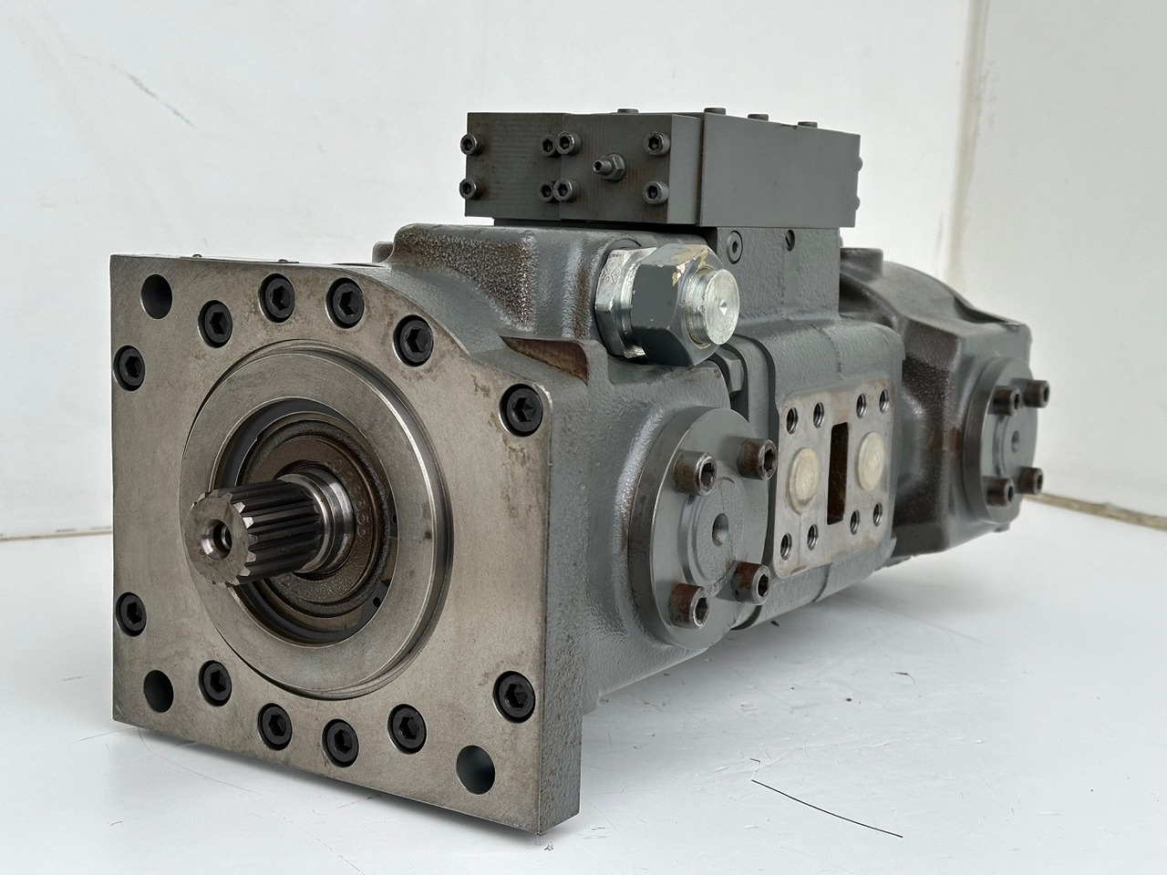 Liebherr Hydraulikdoppelpumpe Typ:LPVD 075. ID-Nr.9076806 - ID-Nr.9279749 - ID-Nr.9880487 - ID-Nr.9073988. A902 IND - A904 IND. #9076806.15495# - Хидраулична пумпа за Градежна машина: слика 4 Liebherr Hydraulikdoppelpumpe Typ:LPVD 075. ID-Nr.9076806 - ID-Nr.9279749 - ID-Nr.9880487 - ID-Nr.9073988. A902 IND - A904 IND. #9076806.15495# - Хидраулична пумпа за Градежна машина: слика 4