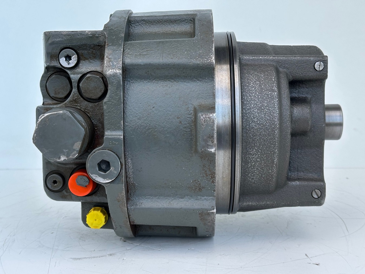 Liebherr Hydraulikeinbaumotor Typ:LH46VE 108. ID-Nr.11428178 . LOS926-1715,R926-1715,R928-1715,R930-1716,R934-1550,R936K-LC,R936K-NLC,R936K-SLC,R938. #11428178.0717# - Конечен редуктор за Градежна машина: слика 4 Liebherr Hydraulikeinbaumotor Typ:LH46VE 108. ID-Nr.11428178 . LOS926-1715,R926-1715,R928-1715,R930-1716,R934-1550,R936K-LC,R936K-NLC,R936K-SLC,R938. #11428178.0717# - Конечен редуктор за Градежна машина: слика 4